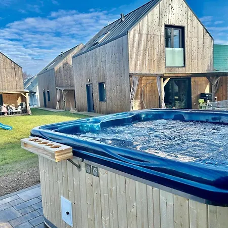 With Pool In Vakantiehuis *